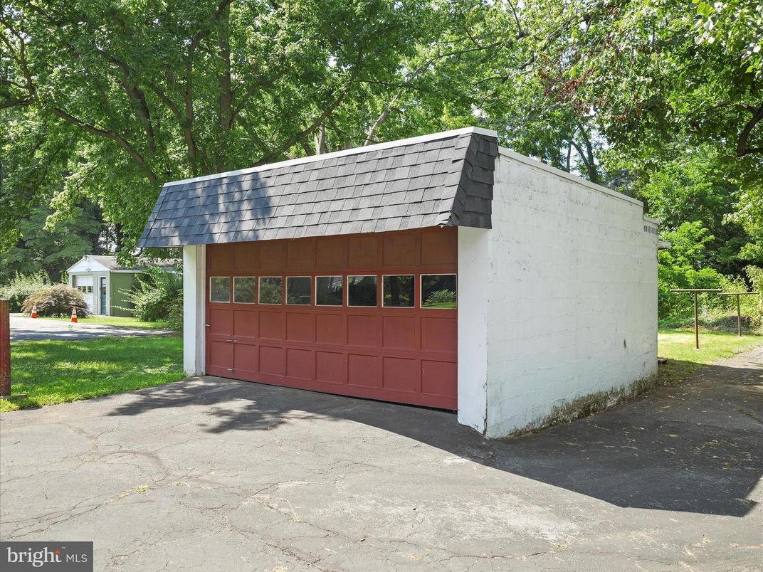 Detached Garage, Exterior