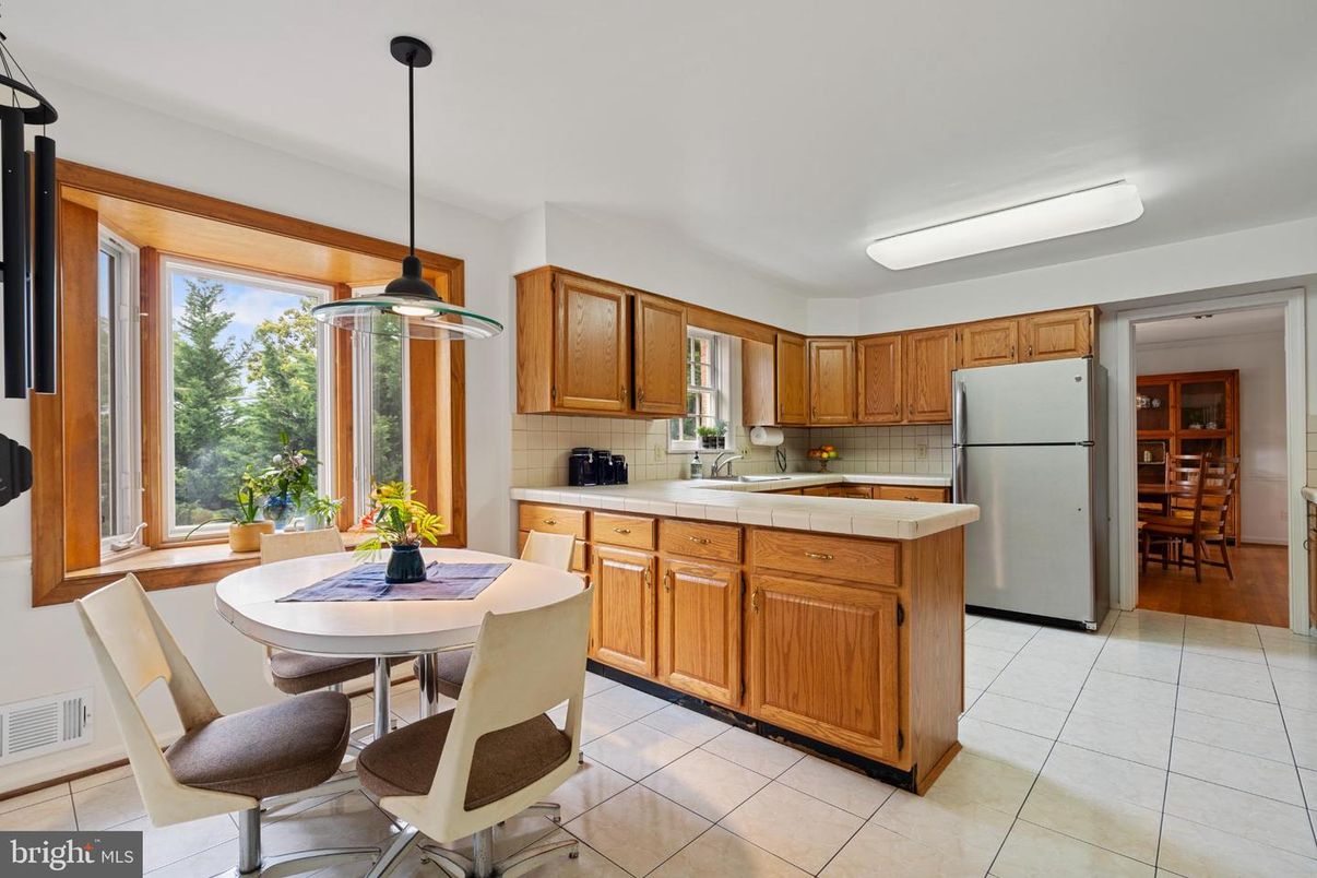 Dining room, Interior, Kitchen, Pendant Lights, Tile Countertops