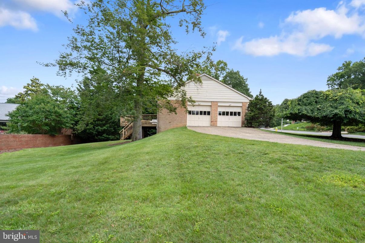 Backyard, Detached Garage, Exterior