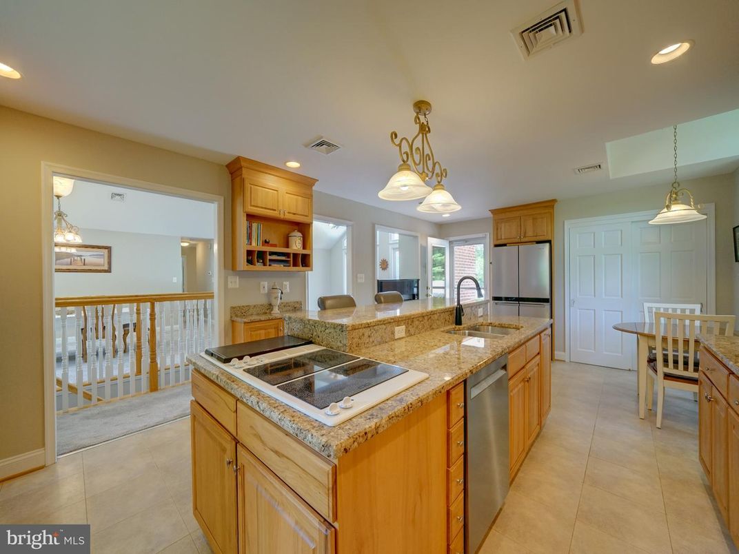 Dining room, Interior, Kitchen, Pendant Lights, Recessed Lighting, Stainless Steel Appliances