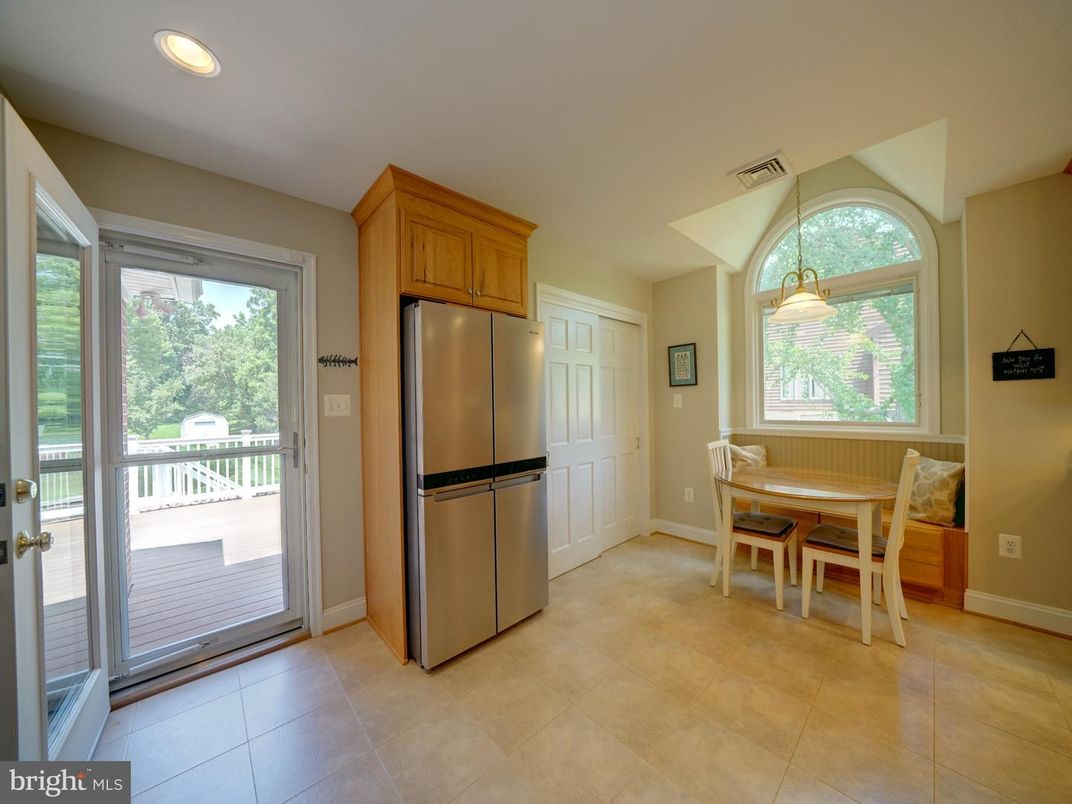 Dining room, Interior, Kitchen, Pendant Lights, Recessed Lighting, Stainless Steel Appliances