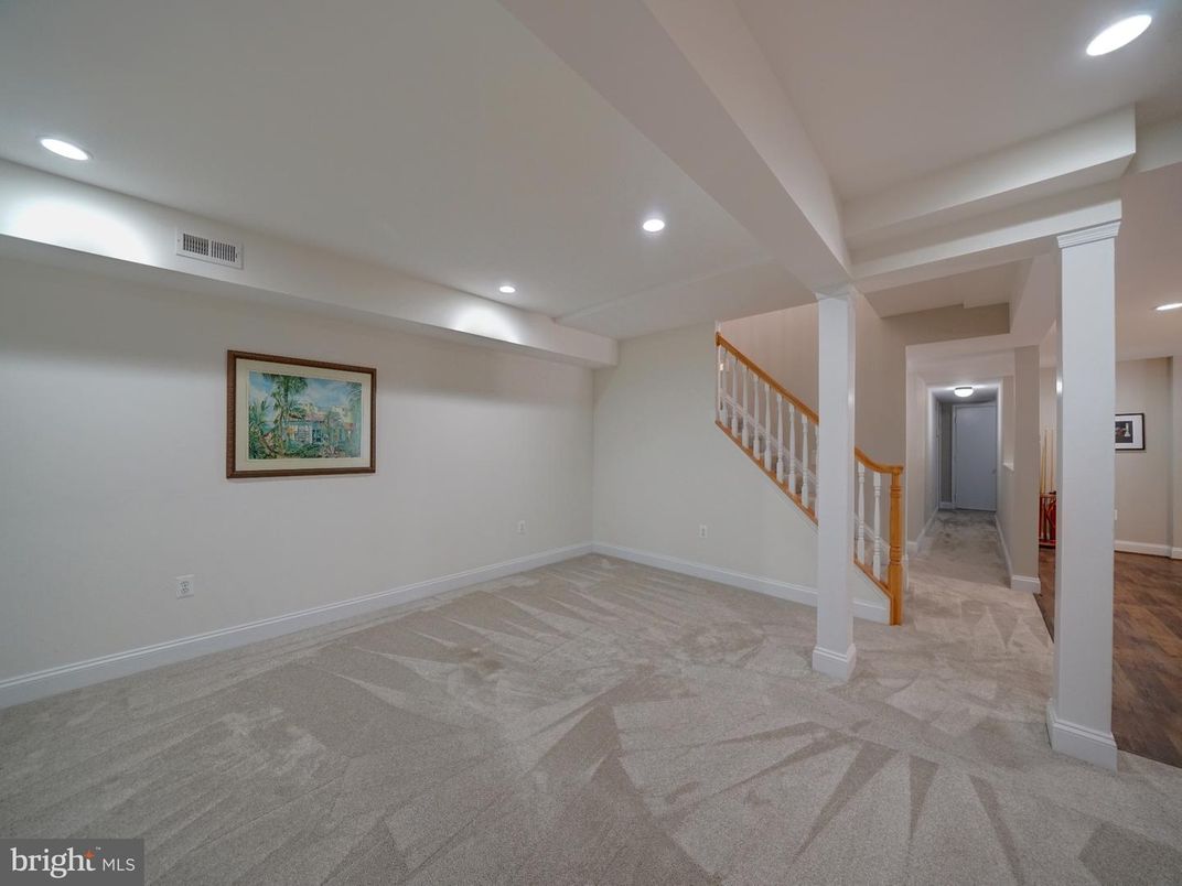 Empty room, Interior, Recessed Lighting