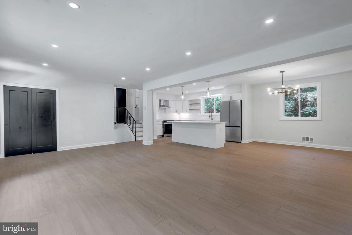 Empty room, Interior, Kitchen, Pendant Lights, Recessed Lighting, Stainless Steel Appliances, Wood Texture Flooring
