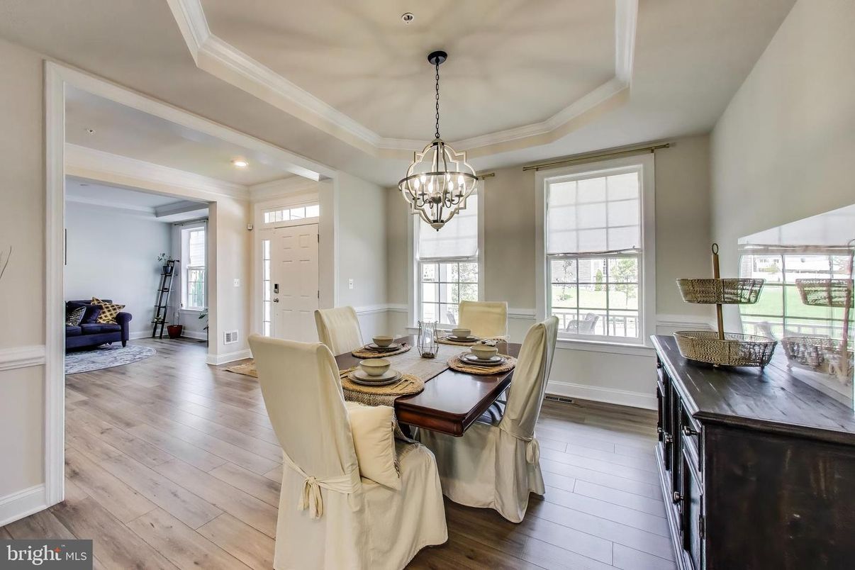 Chandelier, Dining room, Interior, Recessed Lighting, Wood Texture Flooring