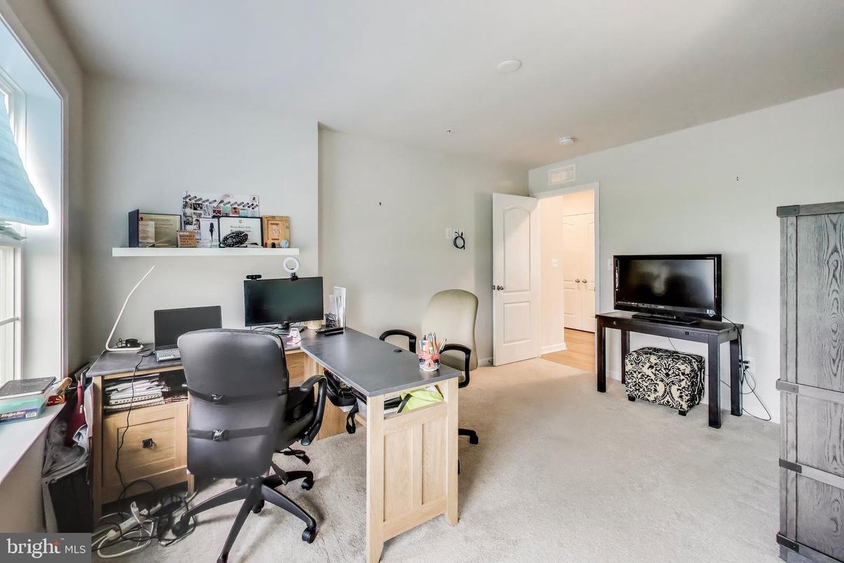 Home Office, Interior