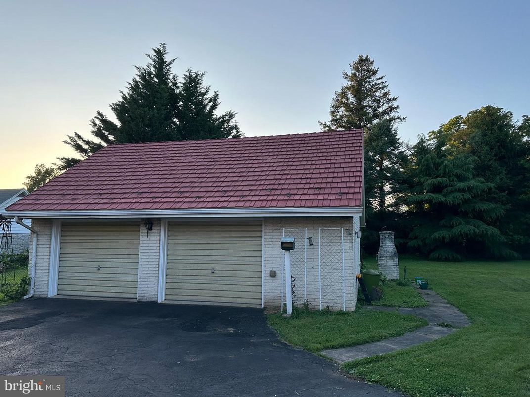 Detached Garage, Exterior