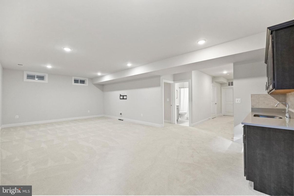 Empty room, Interior, Kitchen, Recessed Lighting