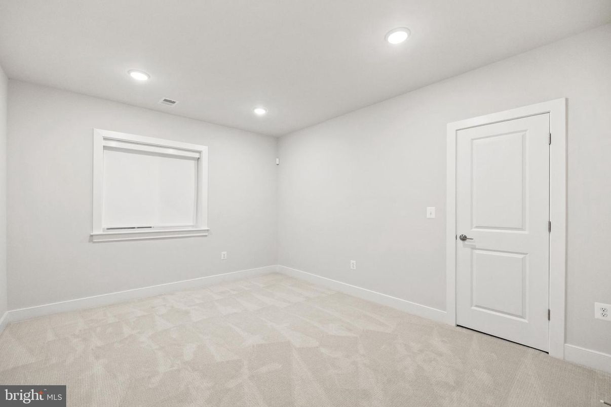 Empty room, Interior, Recessed Lighting