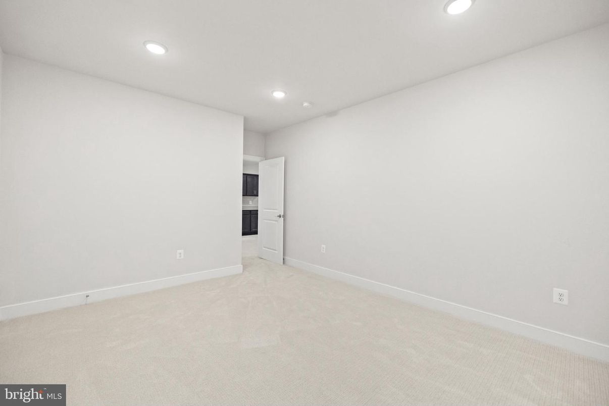 Empty room, Interior, Recessed Lighting