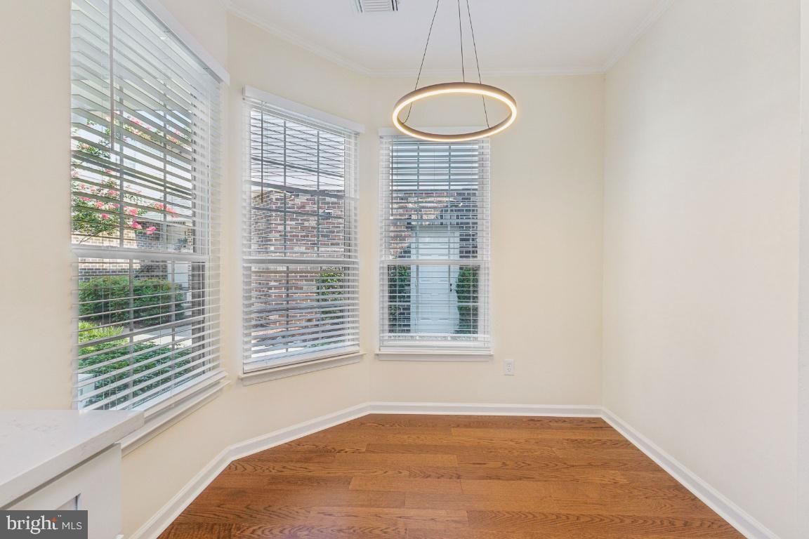Interior, Pendant Lights, Wood Texture Flooring