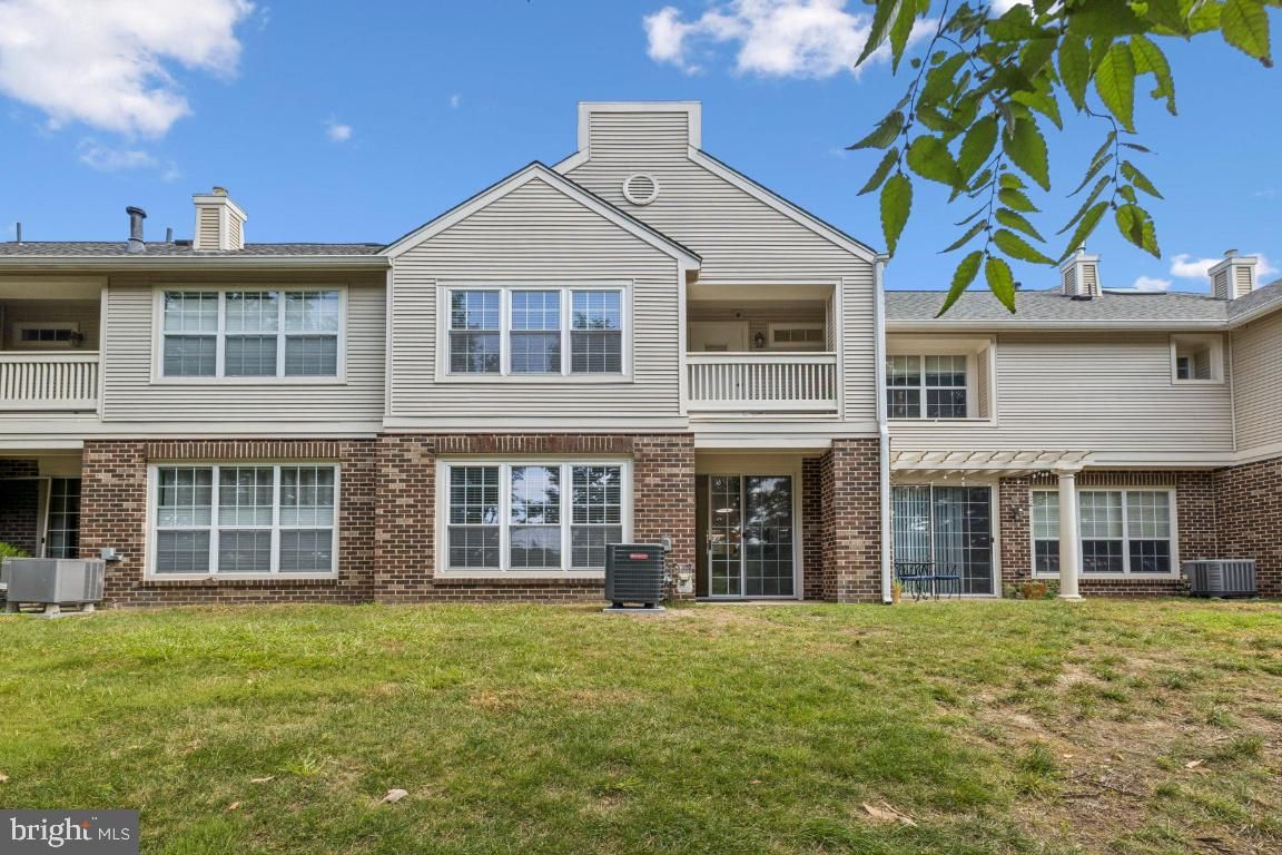 Exterior, Facade, Brick Facade, Rowhouse