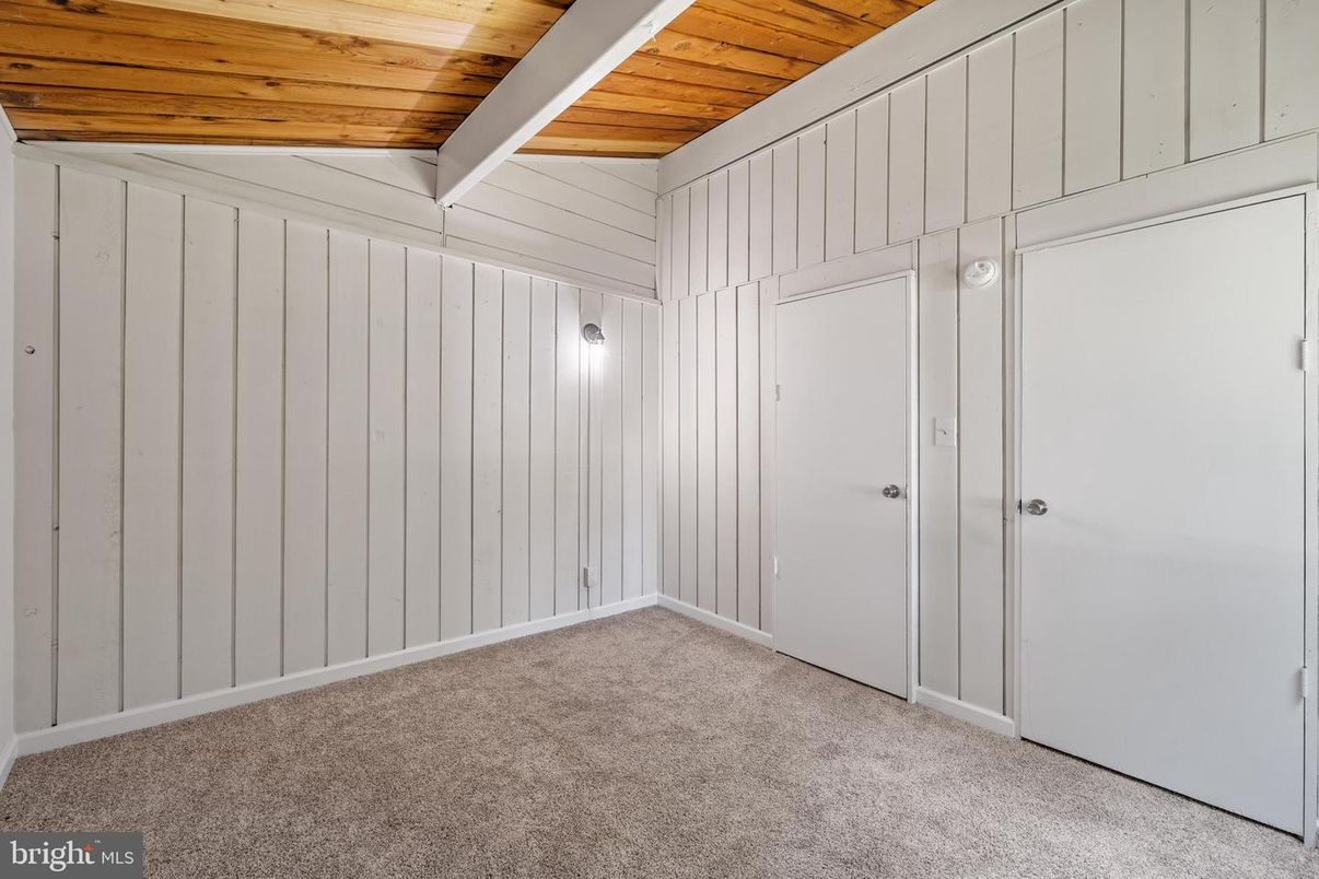 Empty room, Interior, Wooden Ceilings