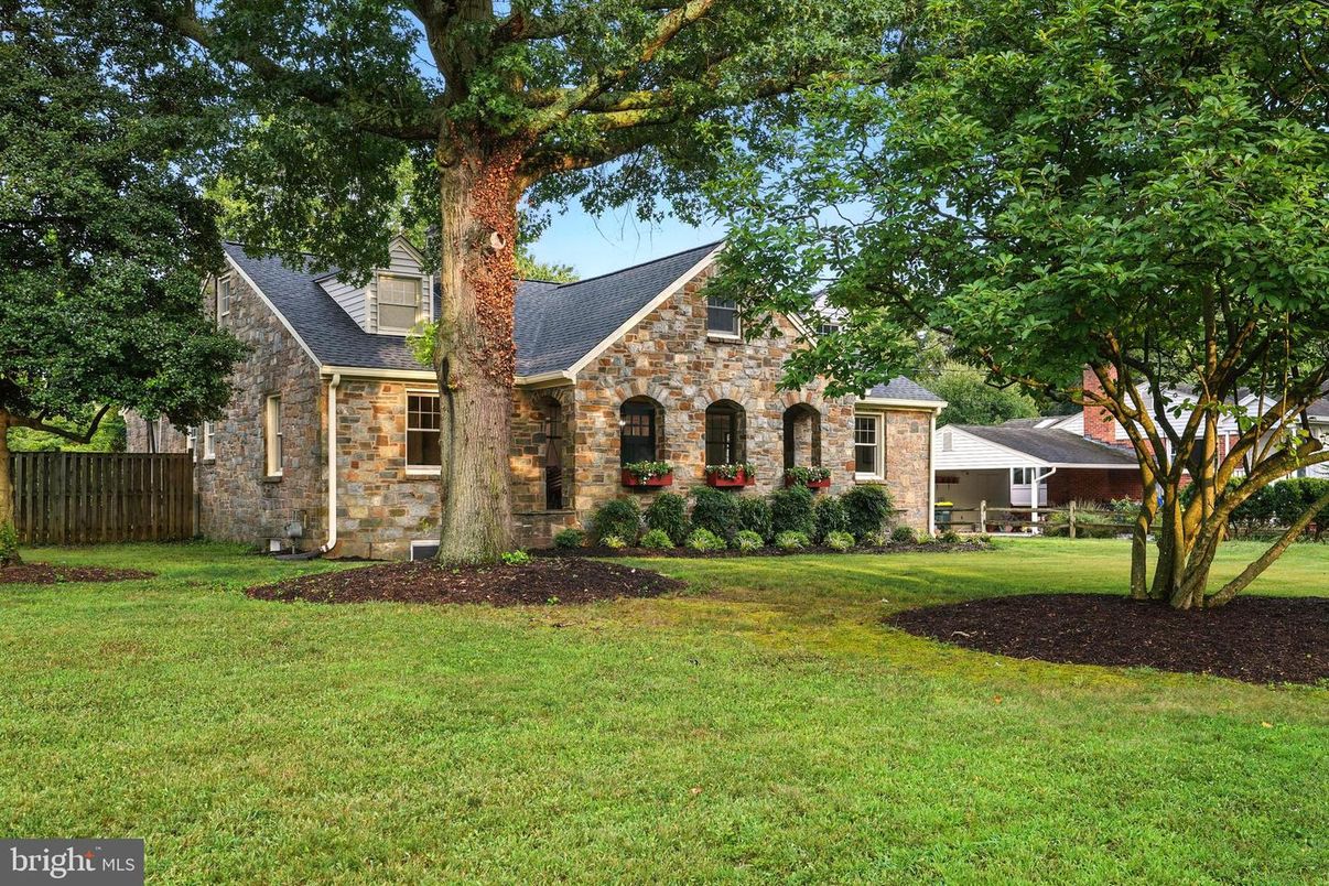 Backyard, Exterior, Facade, French Provincial