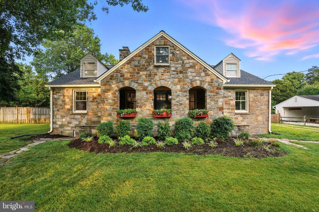 Exterior, Facade, Brick Traditional