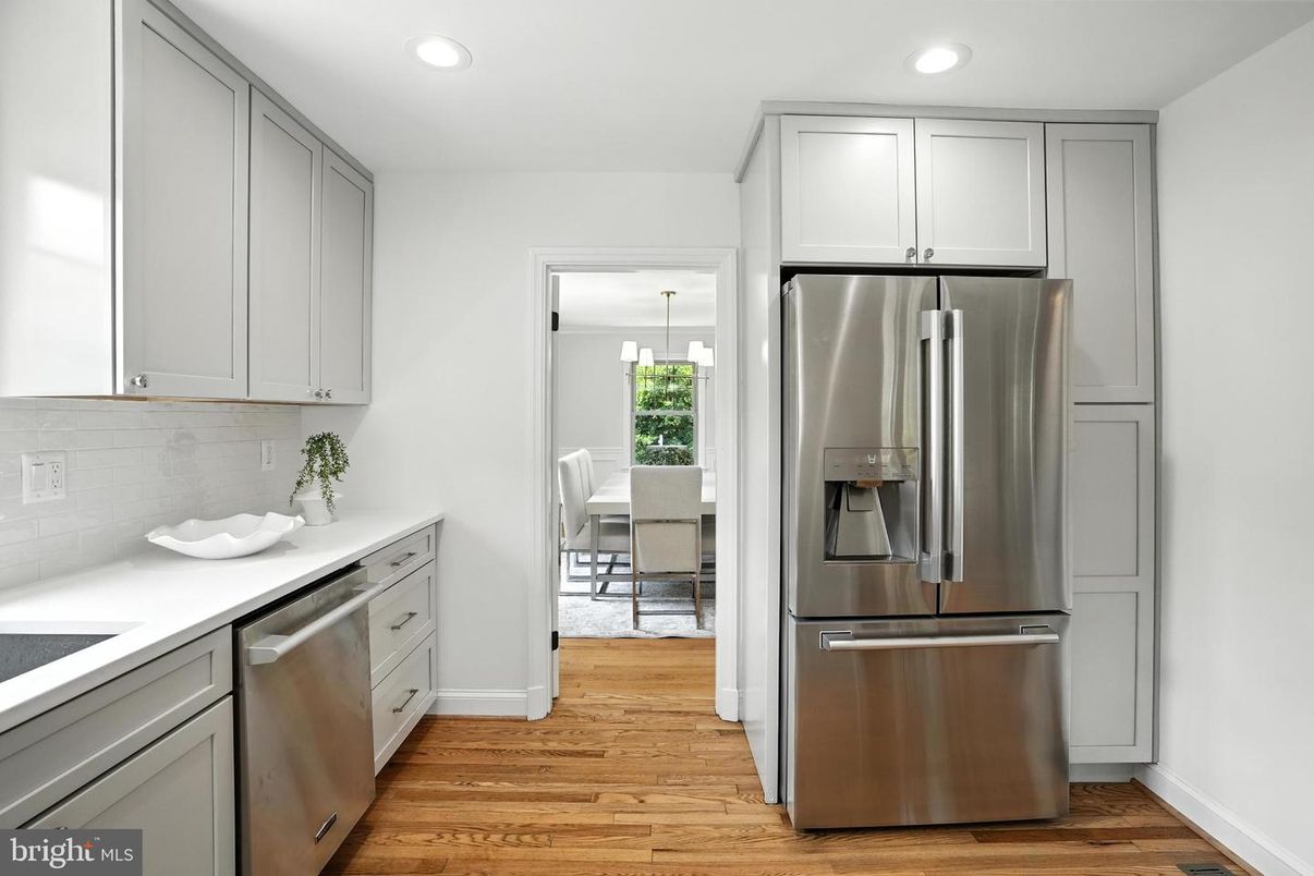 Dining room, Interior, Kitchen, Pendant Lights, Recessed Lighting, Stainless Steel Appliances, Wood Texture Flooring