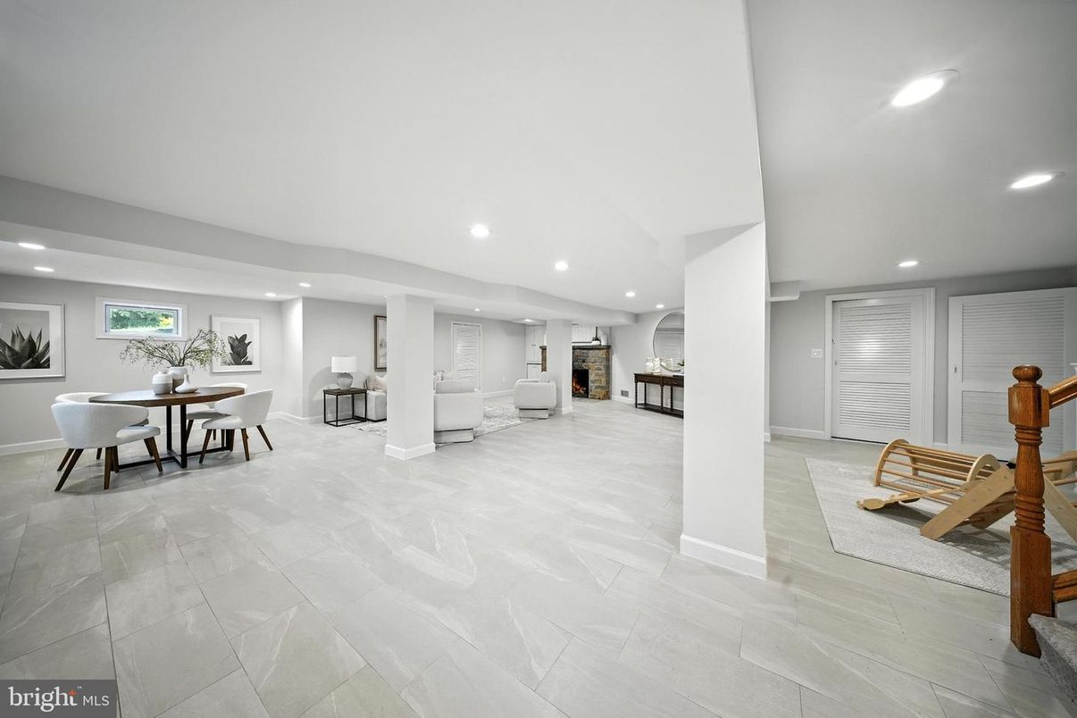Dining room, Interior, Recessed Lighting