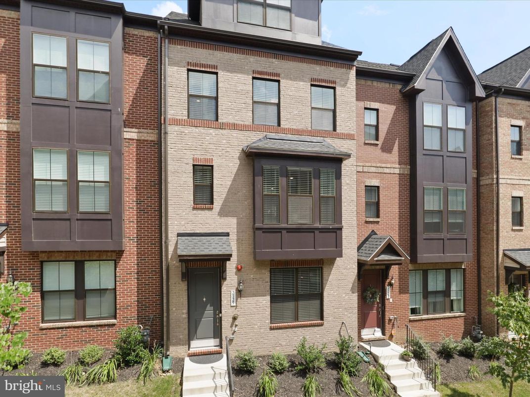 Exterior, Facade, Brick Facade, Rowhouse