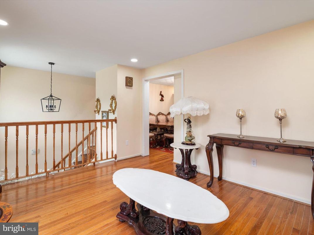Interior, Pendant Lights, Recessed Lighting, Wood Texture Flooring