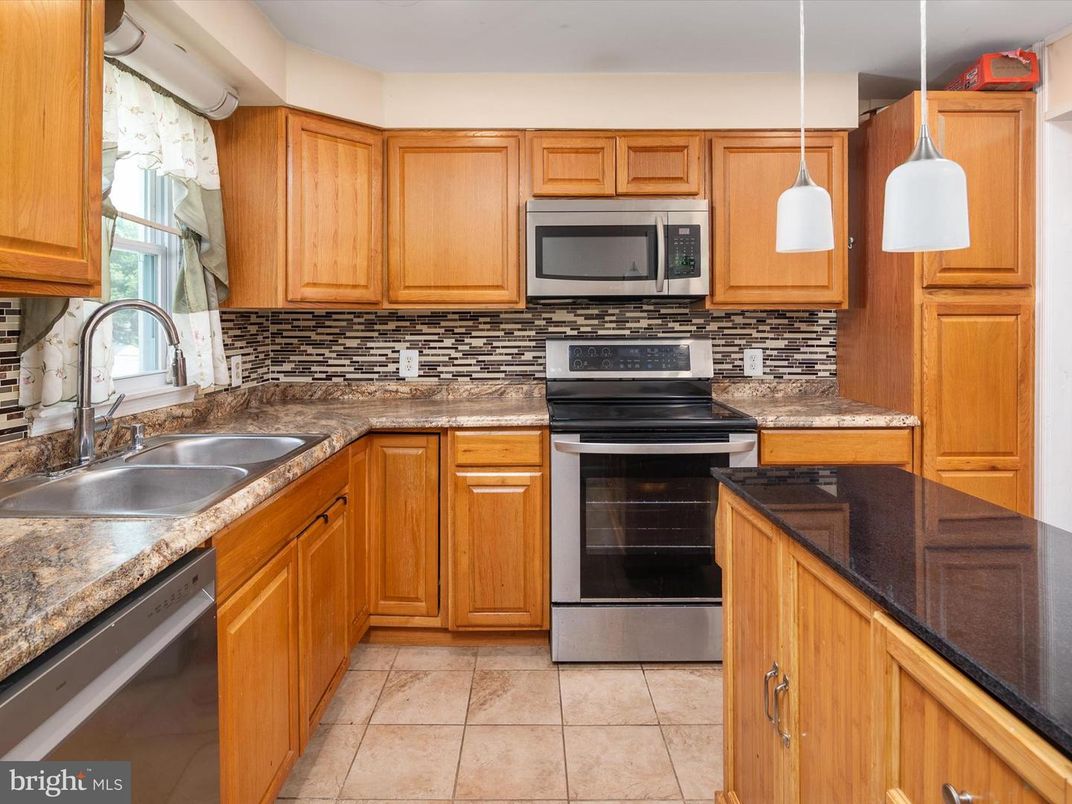 Interior, Kitchen, Pendant Lights, Stainless Steel Appliances