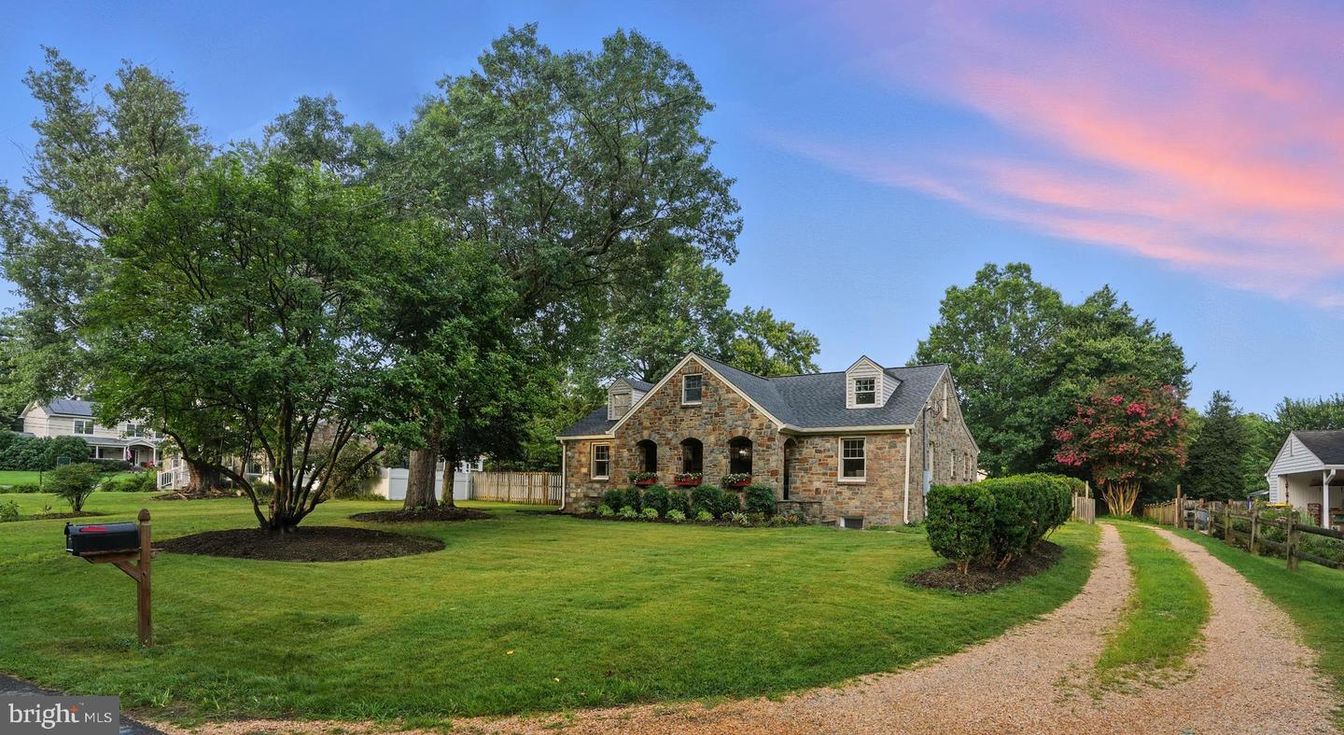 Backyard, Exterior, Facade, French Provincial