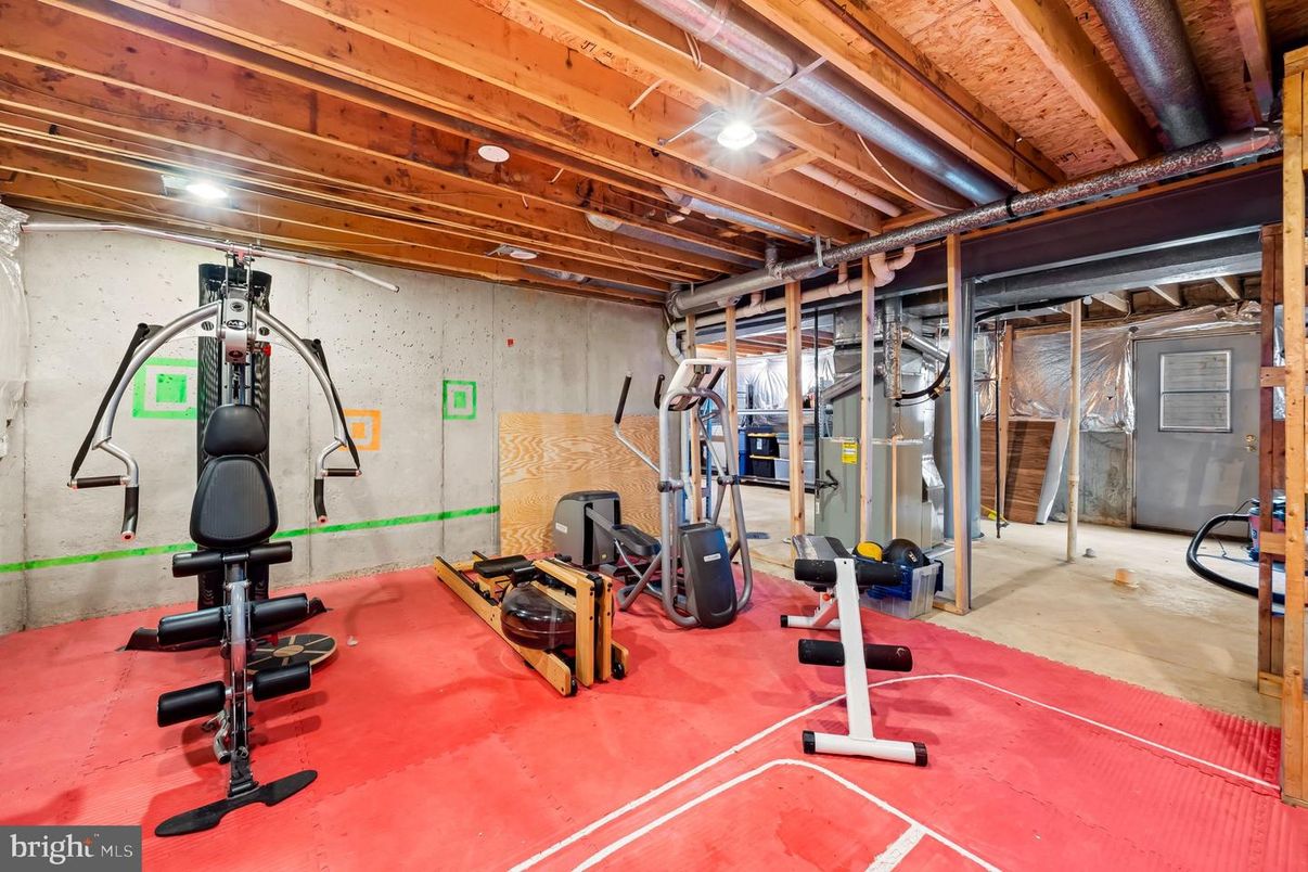 Fitness Equipment, Interior, Wooden Beams