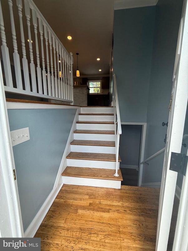 Interior, Pendant Lights, Recessed Lighting, Wood Texture Flooring