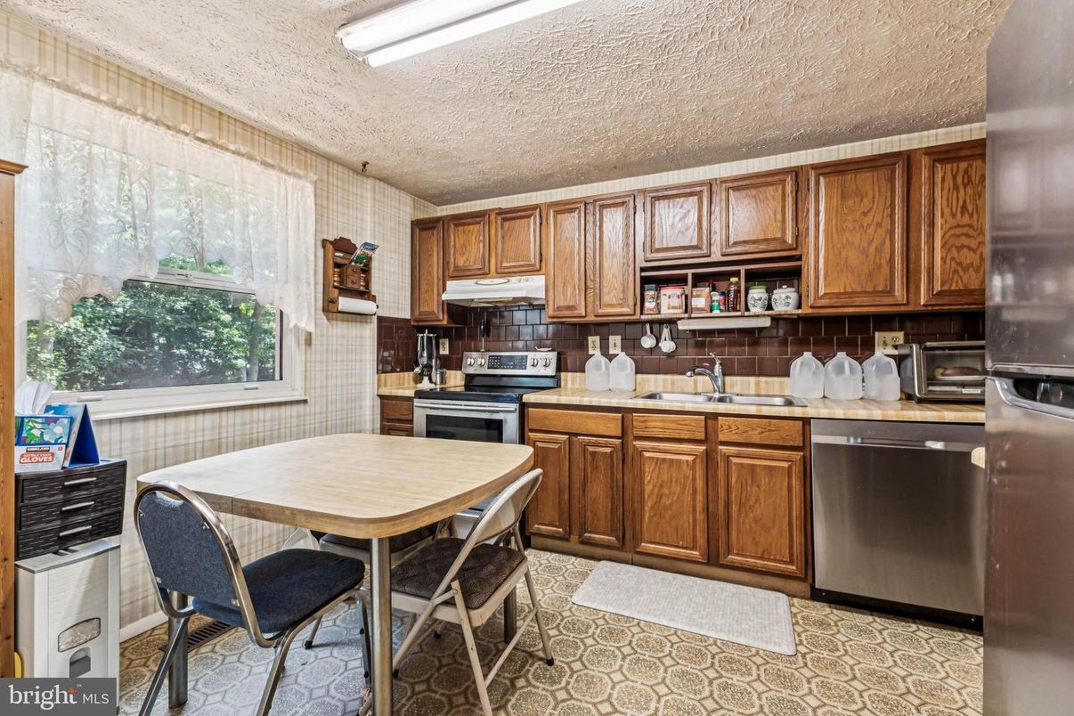 Dining room, Interior, Kitchen, Stainless Steel Appliances