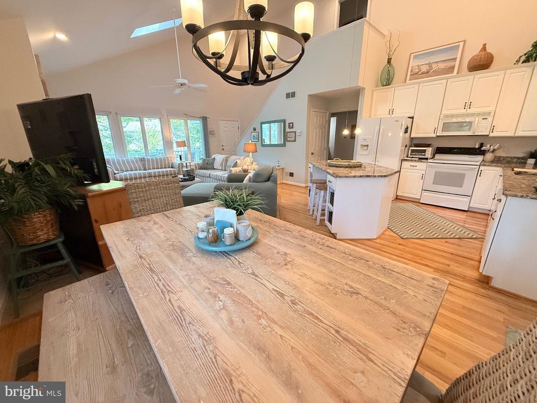 Chandelier, Dining room, Interior, Kitchen, Living room, Recessed Lighting, Wood Texture Flooring