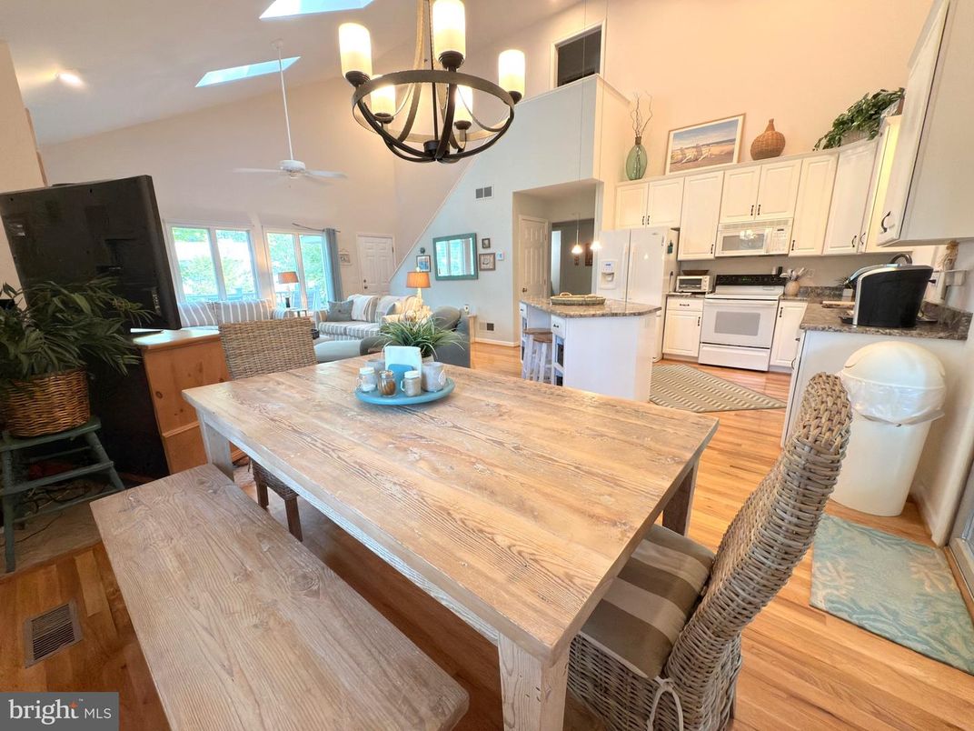 Chandelier, Dining room, Interior, Kitchen, Living room, Recessed Lighting, Wood Texture Flooring