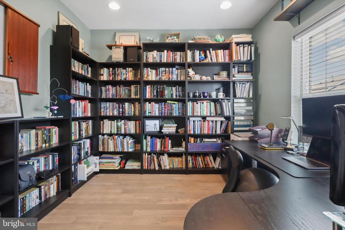 Home Office, Interior, Recessed Lighting, Wood Texture Flooring