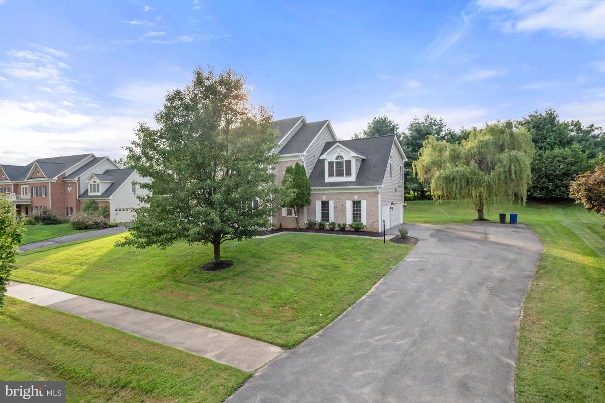 Backyard, Exterior, Facade, French Provincial