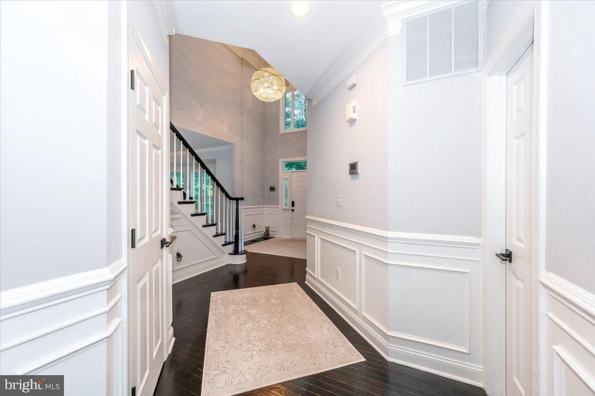 Interior, Pendant Lights, Recessed Lighting, Wood Texture Flooring