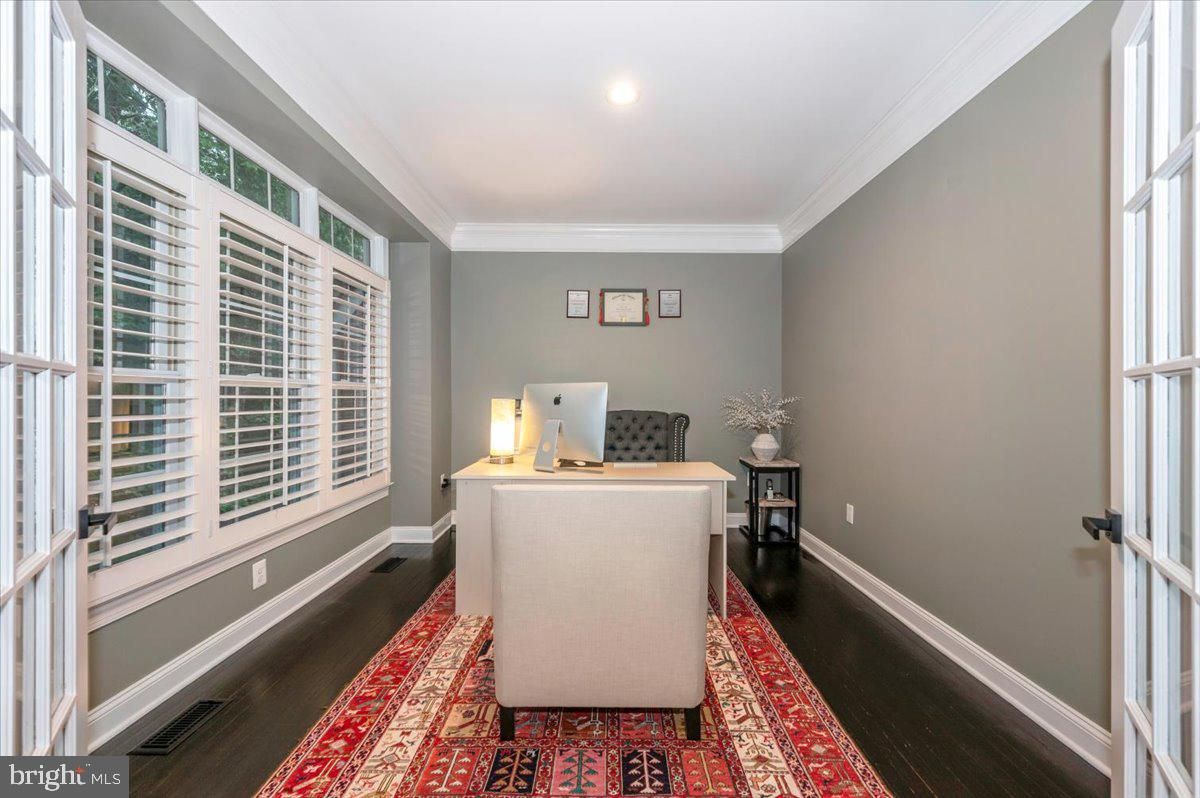 Home Office, Interior, Recessed Lighting, Wood Texture Flooring