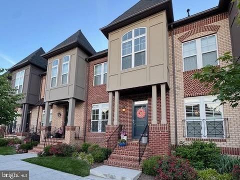 Exterior, Facade, Brick Facade, Rowhouse