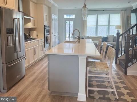 Dining room, Interior, Kitchen, Living room, Pendant Lights, Recessed Lighting, Stainless Steel Appliances, Wood Texture Flooring