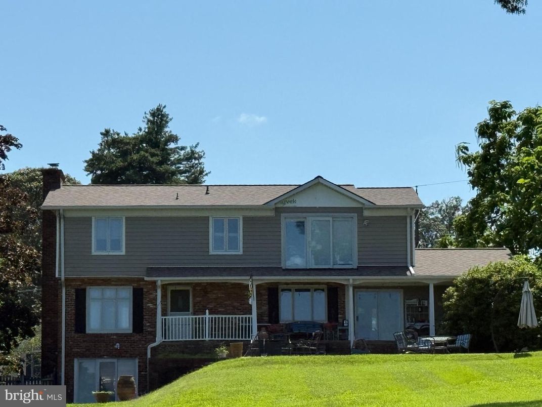 Exterior, Facade, Brick Facade, Split Level