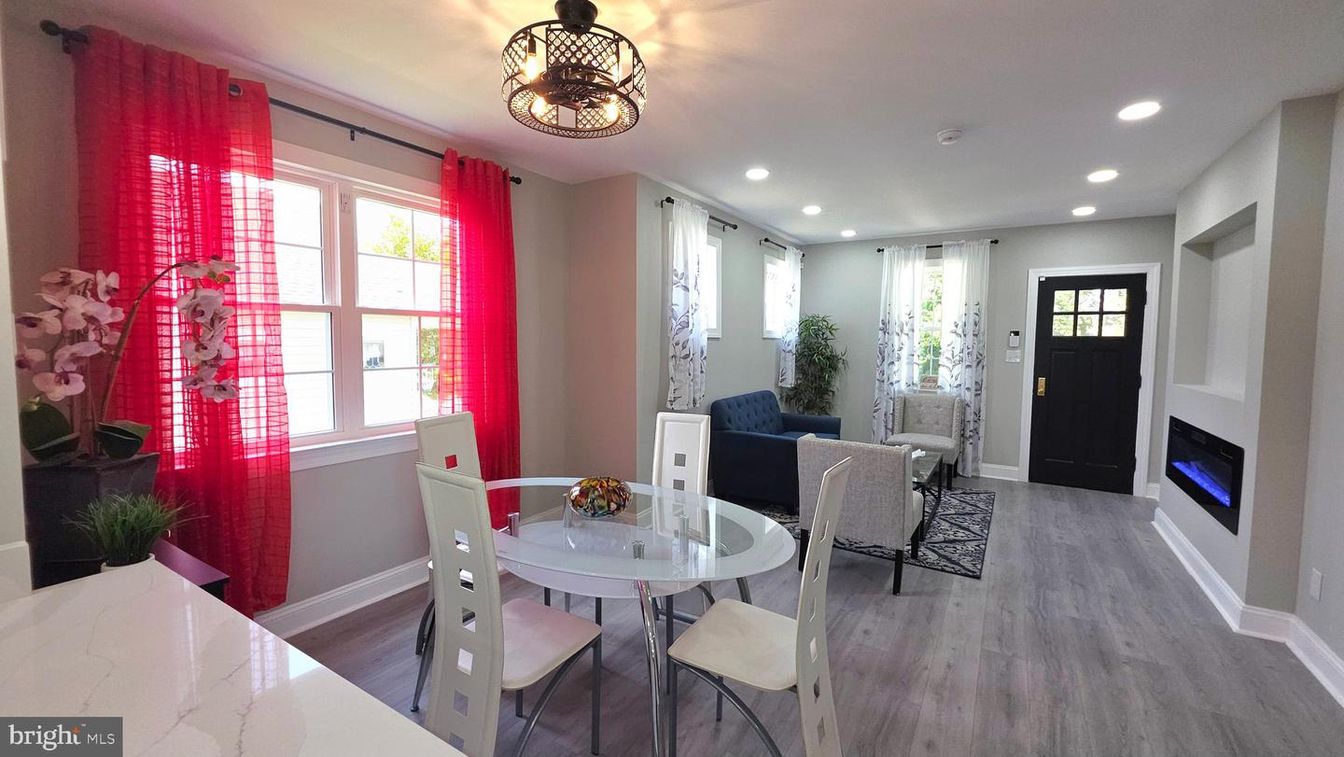 Dining room, Fireplace, Interior, Recessed Lighting, Wood Texture Flooring