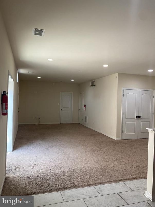 Empty room, Interior, Recessed Lighting