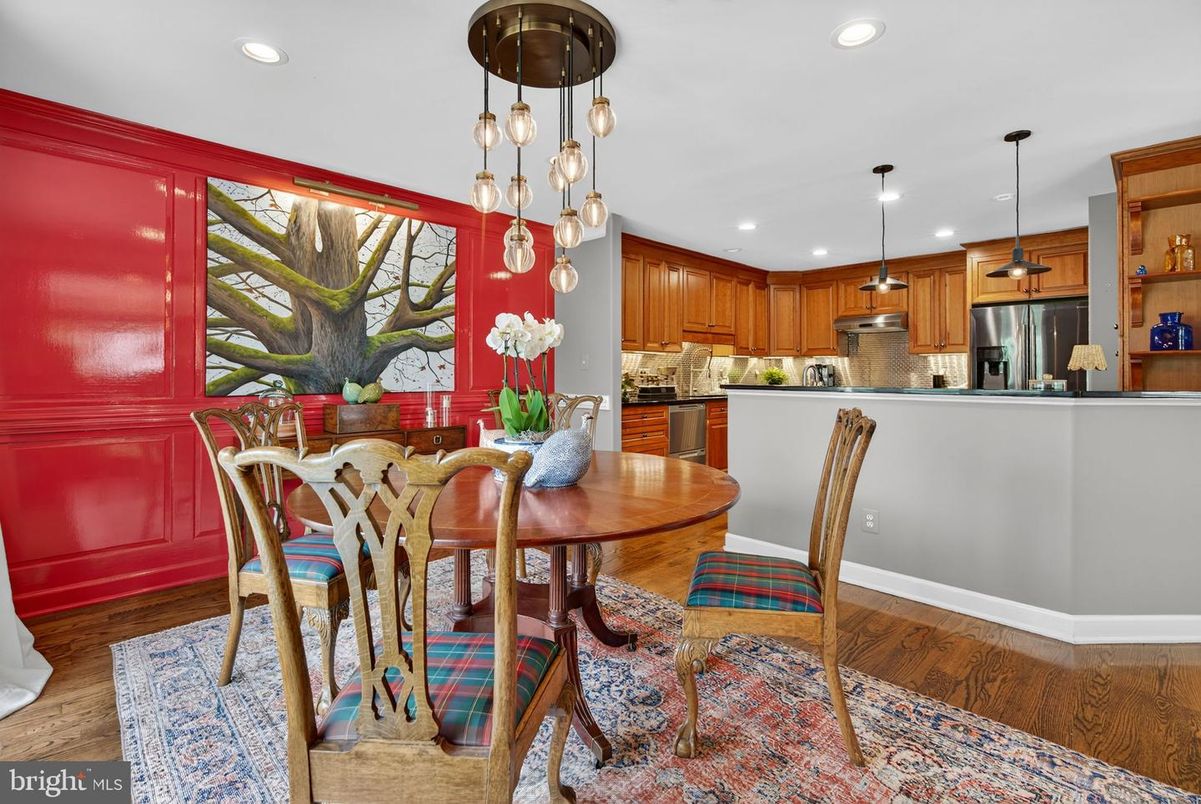 Dining room, Interior, Kitchen, Pendant Lights, Recessed Lighting, Stainless Steel Appliances, Wood Texture Flooring