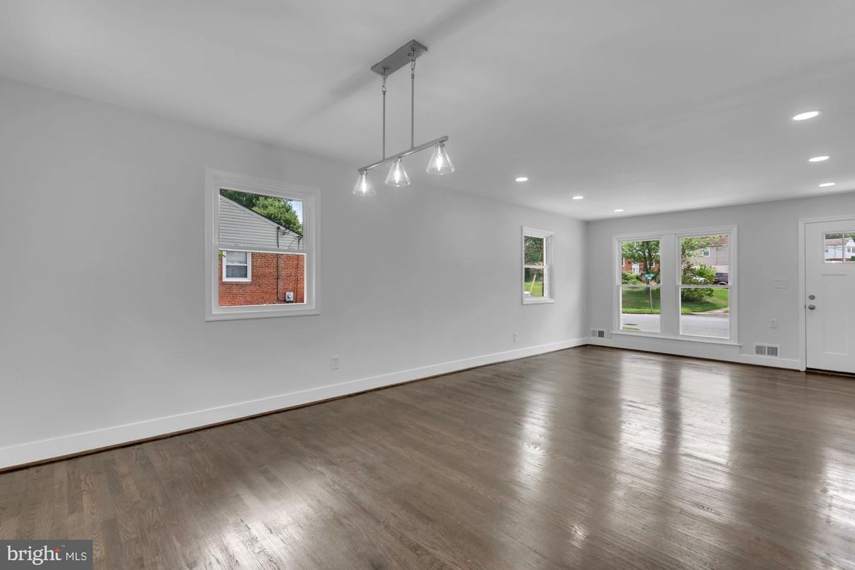 Empty room, Interior, Pendant Lights, Recessed Lighting, Wood Texture Flooring