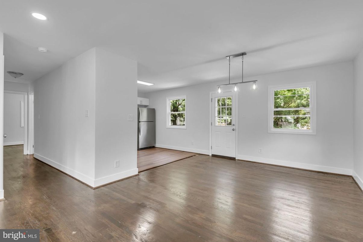 Empty room, Interior, Pendant Lights, Recessed Lighting, Wood Texture Flooring