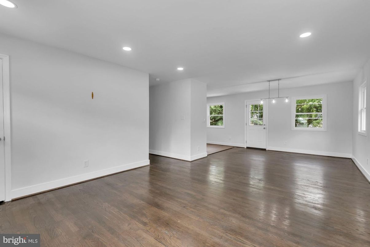 Empty room, Interior, Pendant Lights, Recessed Lighting, Wood Texture Flooring