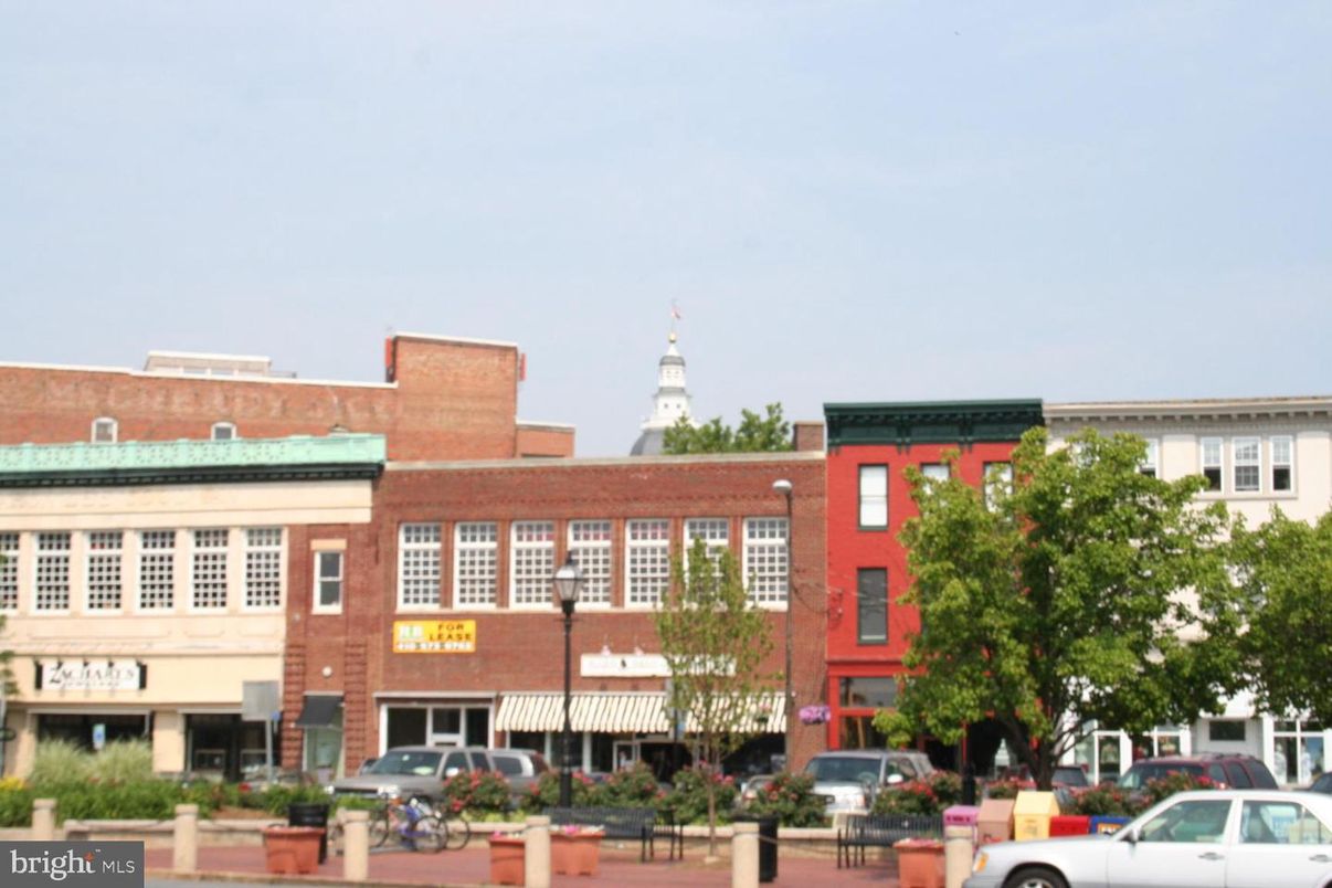 Exterior, Facade, Brick Facade, Rowhouse