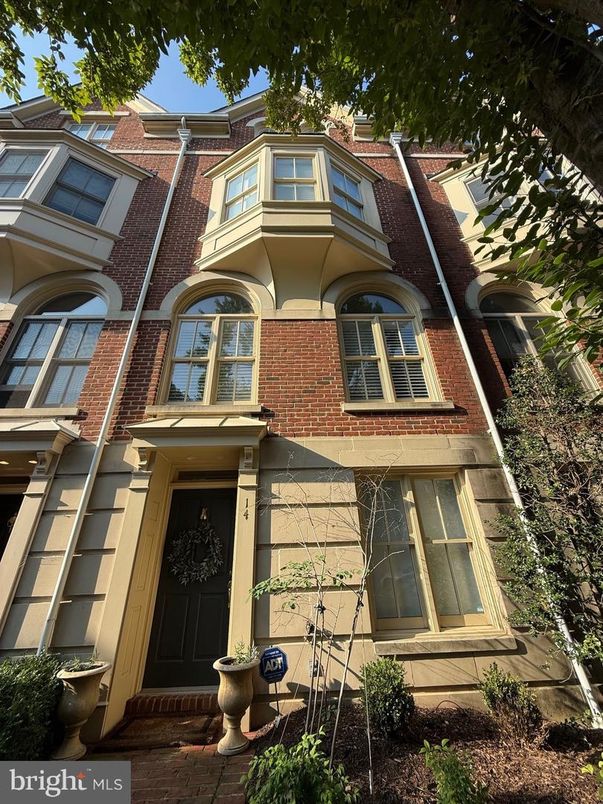 Exterior, Facade, Brick Facade, Rowhouse