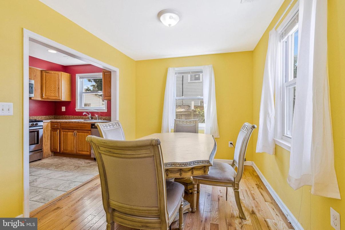 Dining room, Interior, Kitchen, Recessed Lighting, Wood Texture Flooring