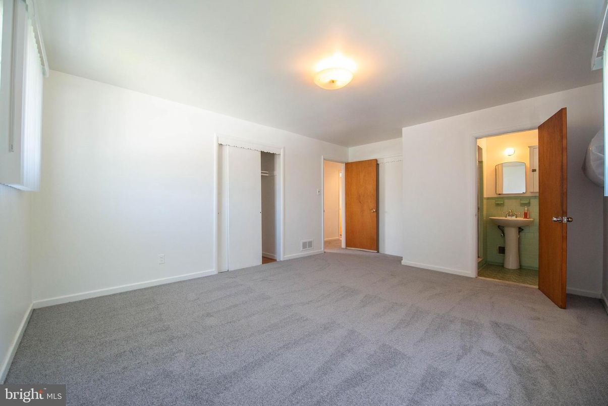 Bathroom, Empty room, Interior