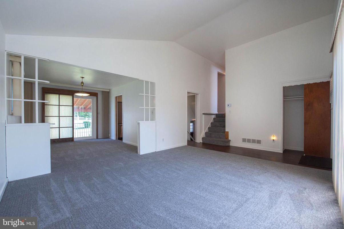 Empty room, Interior, Pendant Lights