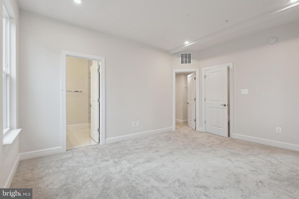 Bathroom, Empty room, Interior, Recessed Lighting
