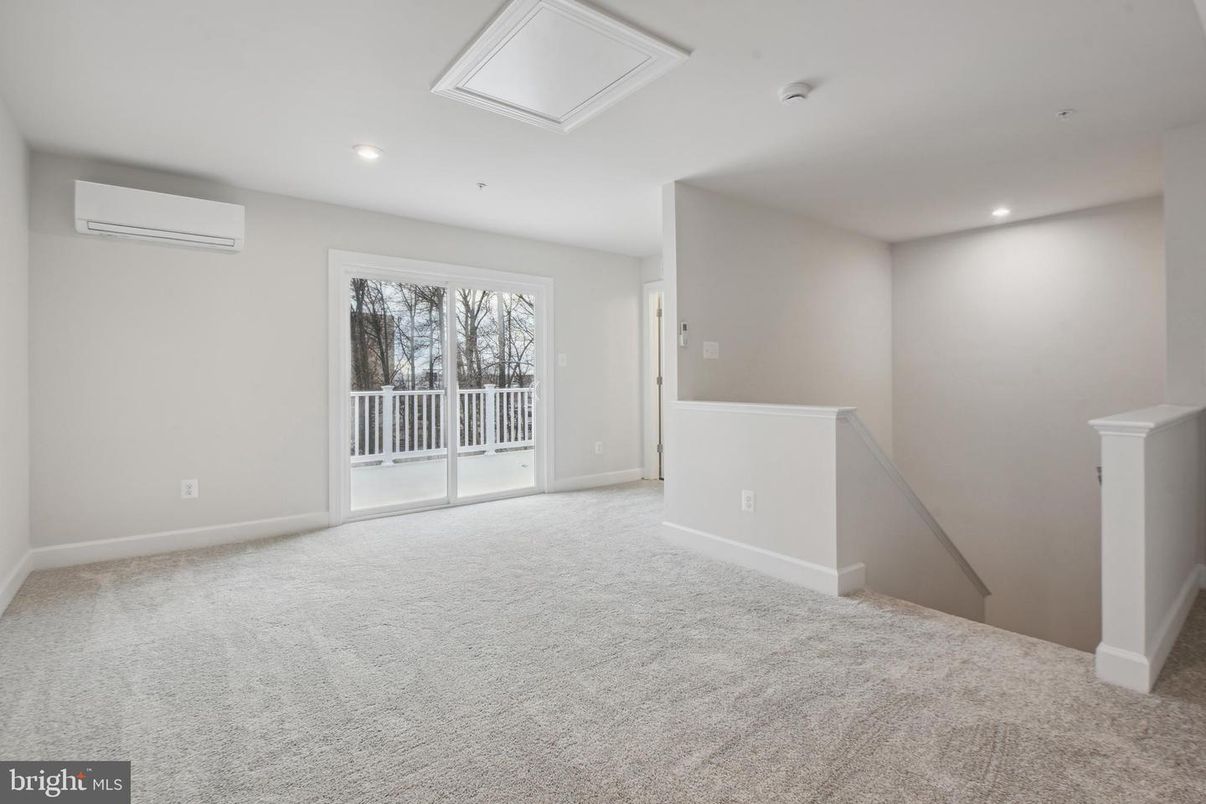 Empty room, Interior, Recessed Lighting