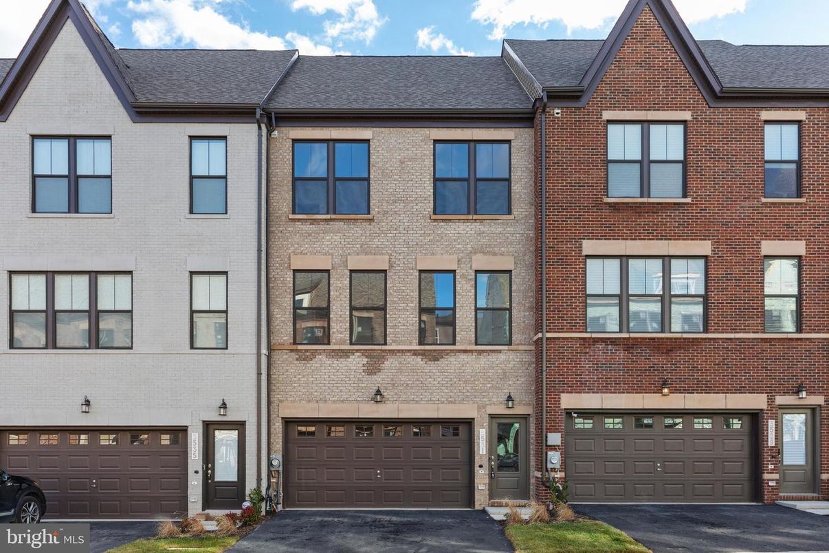 Attached, Exterior, Facade, Brick Facade, Rowhouse